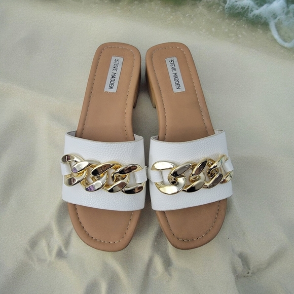 Steve Madden Woody 10M small heeled slides with goldtone chain accents. SEE MORE - Picture 1 of 8